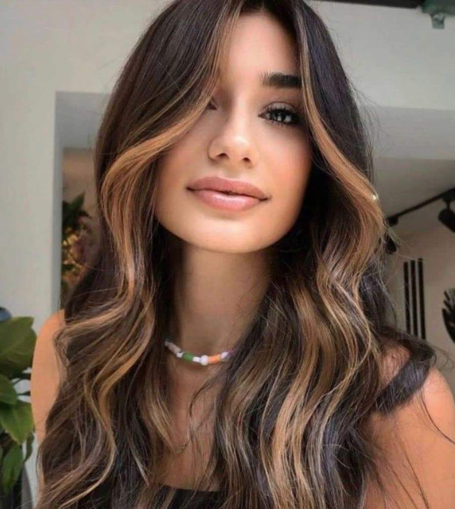 Mid-Back Wavy Hair With Face-Framing Caramel — Classy Highlights on Brown Hair