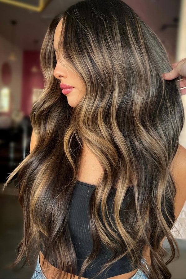Long Waves With Contrasting Blonde Highlights — Classy Highlights on Dark Brown