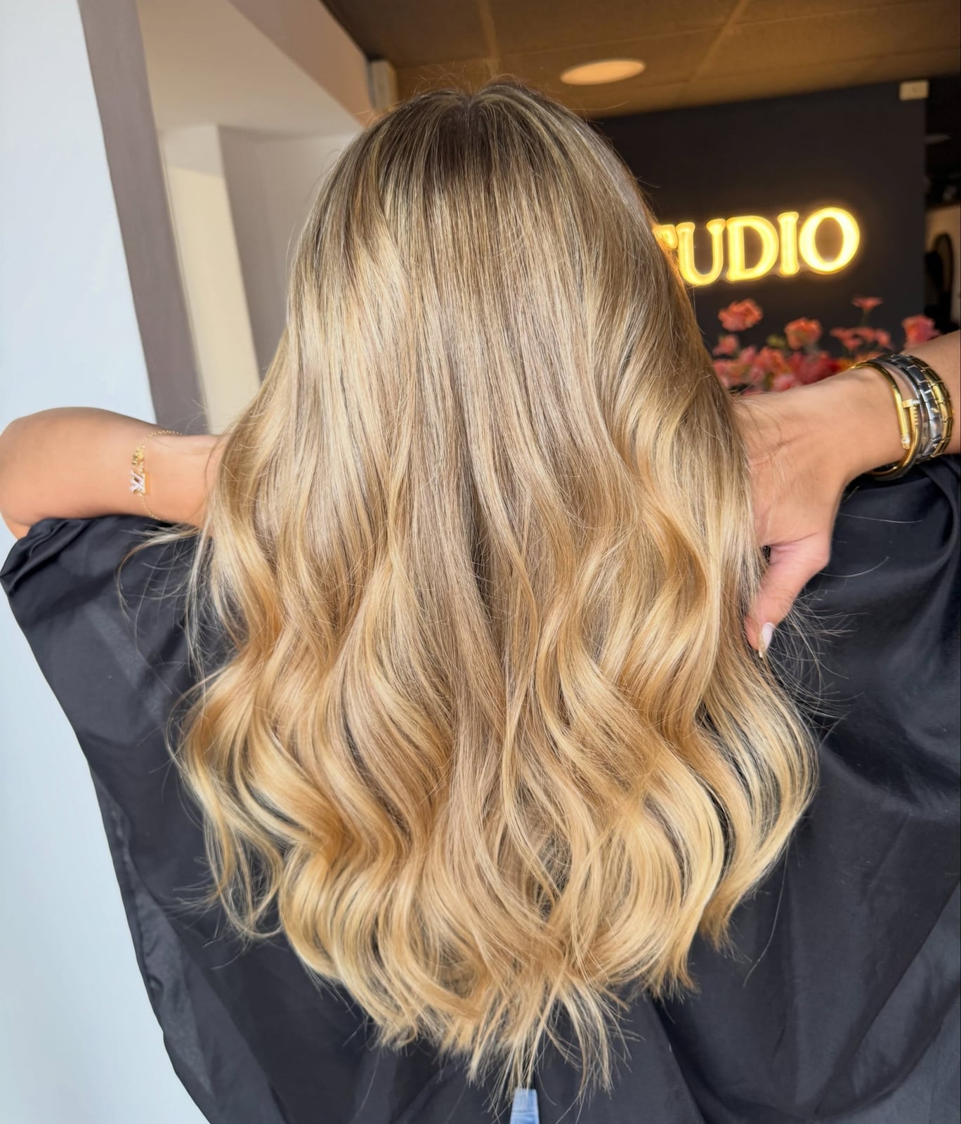 Mid-Back Dimensional Honey Blonde Back View With Loose Waves Mid-Back Dimensional Honey Blonde Back View With Loose Waves — Classy Honey Blonde Highlights