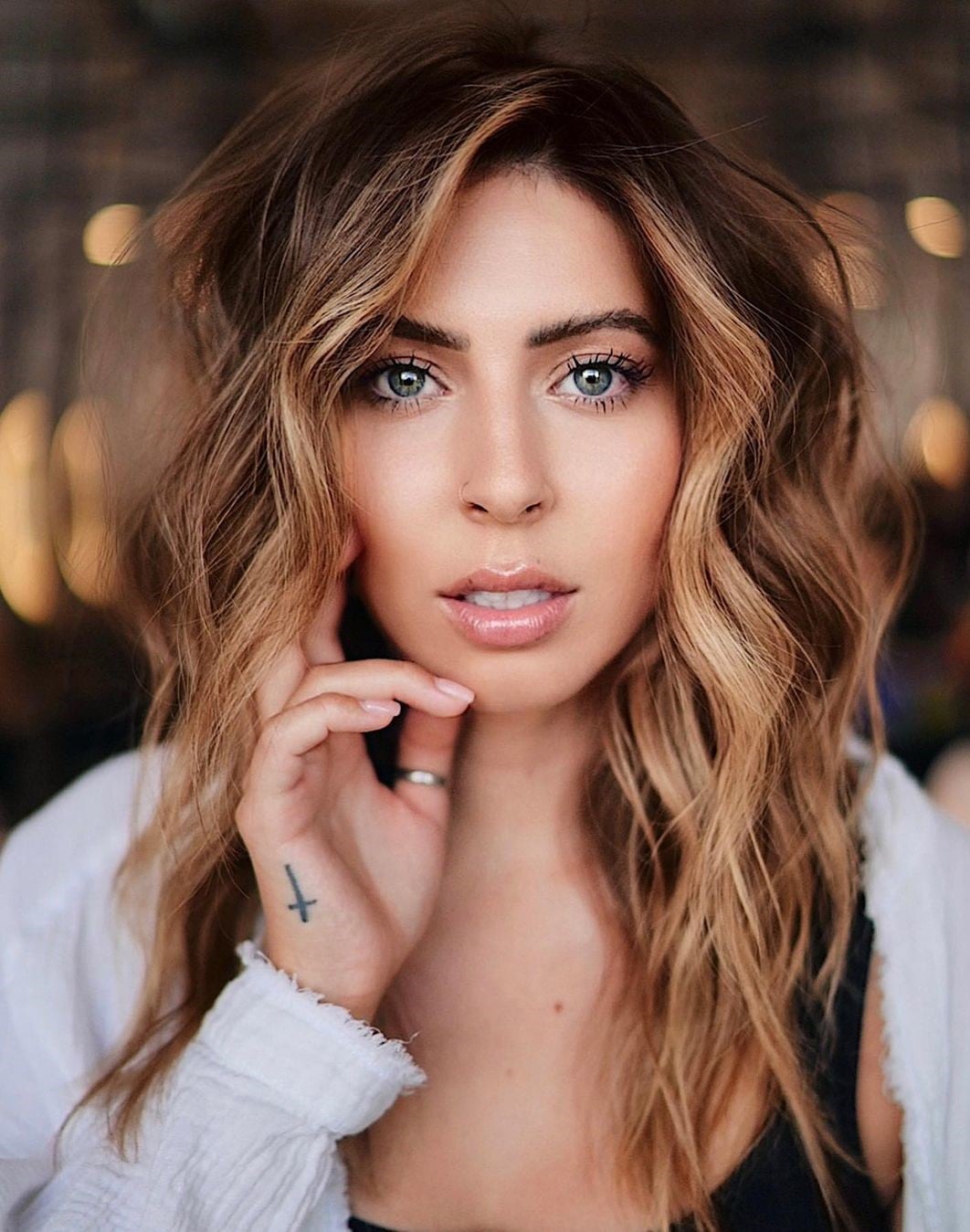 Shoulder Length Honey Blonde With Curtain Bangs Shoulder Length Honey Blonde With Curtain Bangs — Classy Honey Blonde Highlights