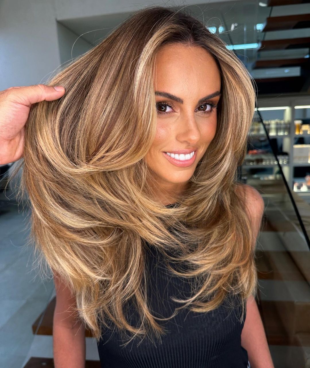 Mid-Back Golden Blonde With Lighter Highlights, Wavy Mid-Back Golden Blonde With Lighter Highlights, Wavy — Classy Honey Blonde Highlights