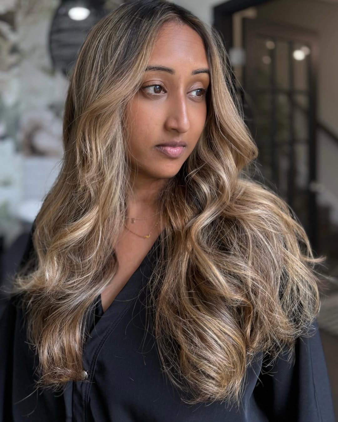 Mid-Back Honey Blonde With Voluminous Waves Mid-Back Honey Blonde With Voluminous Waves — Classy Honey Blonde Highlights