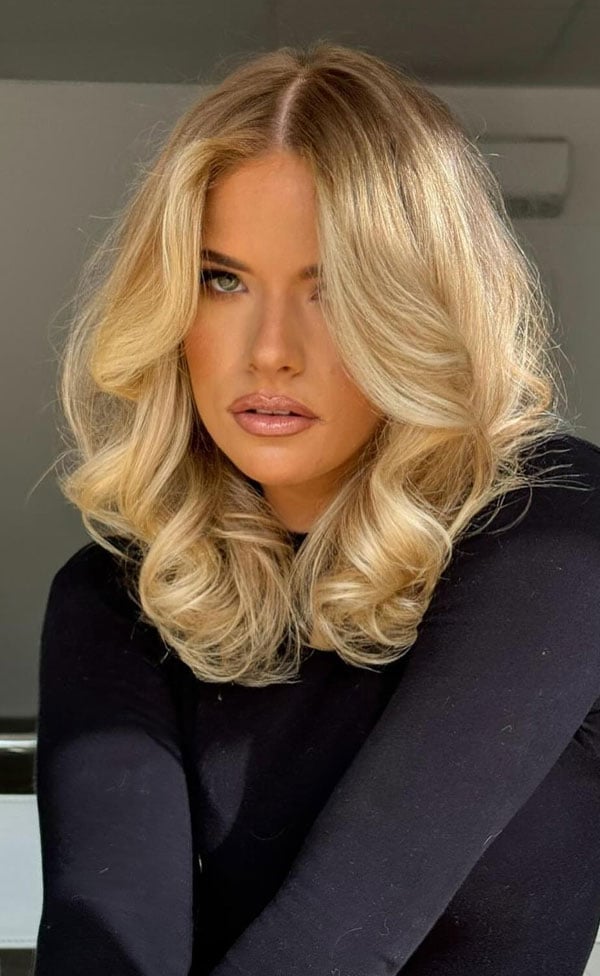 Collarbone Honey Blonde With Lighter Highlights Collarbone Honey Blonde With Lighter Highlights — Classy Honey Blonde Highlights