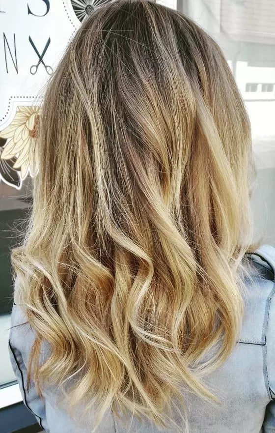 Mid-Back Dimensional Honey Blonde With Blowout, Wavy Mid-Back Dimensional Honey Blonde With Blowout, Wavy — Classy Honey Blonde Highlights
