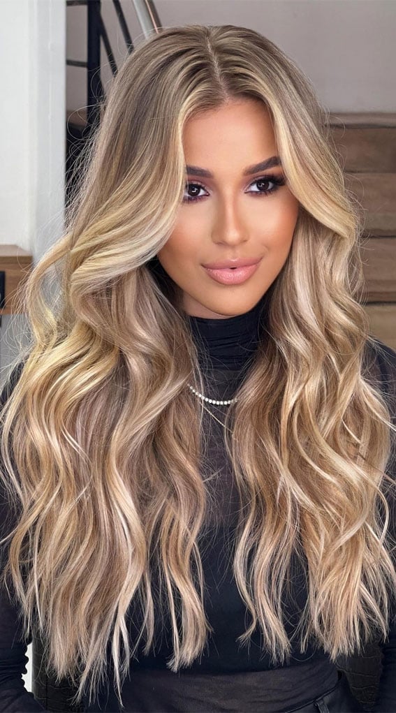 Mid-Back Honey Blonde Highlights Side Part Mid-Back Honey Blonde Highlights Side Part — Classy Honey Blonde Highlights