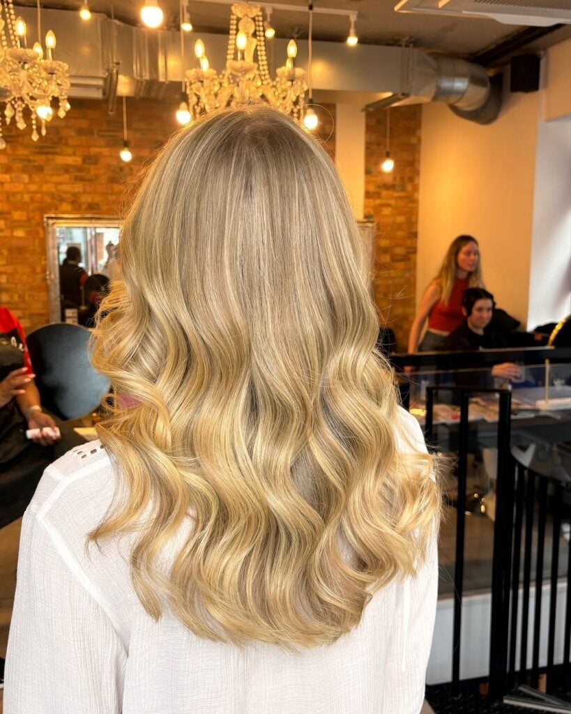 Mid-Back Air Dried Honey Blonde Balayage, Close-Up Take — Classy Honey Hair