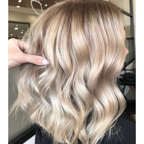 Collarbone Champagne Blonde With Golden Tones — Classy Icy Blonde Hair
