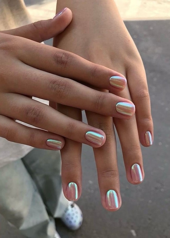 Short Oval Iridescent Chrome Pink Blue Green Short Oval Iridescent Chrome Pink Blue Green — Classy Iridescent Nails
