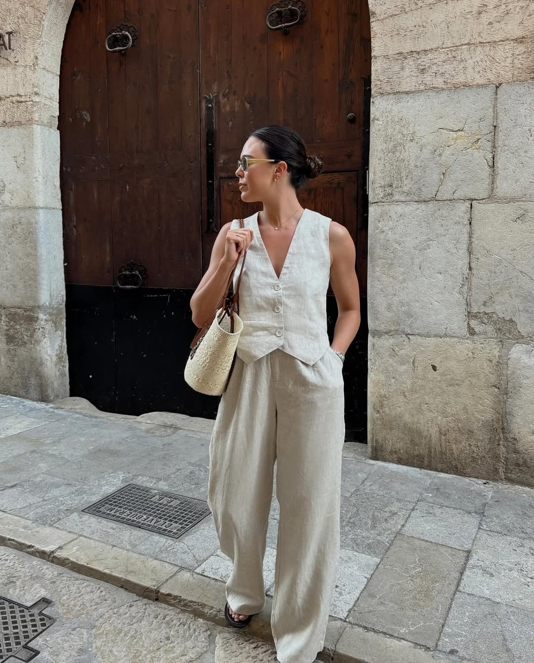 Beige Linen Vest and Wide Leg Pants Set with Straw Tote Beige Linen Vest and Wide Leg Pants Set with Straw Tote — Classy Italian Style