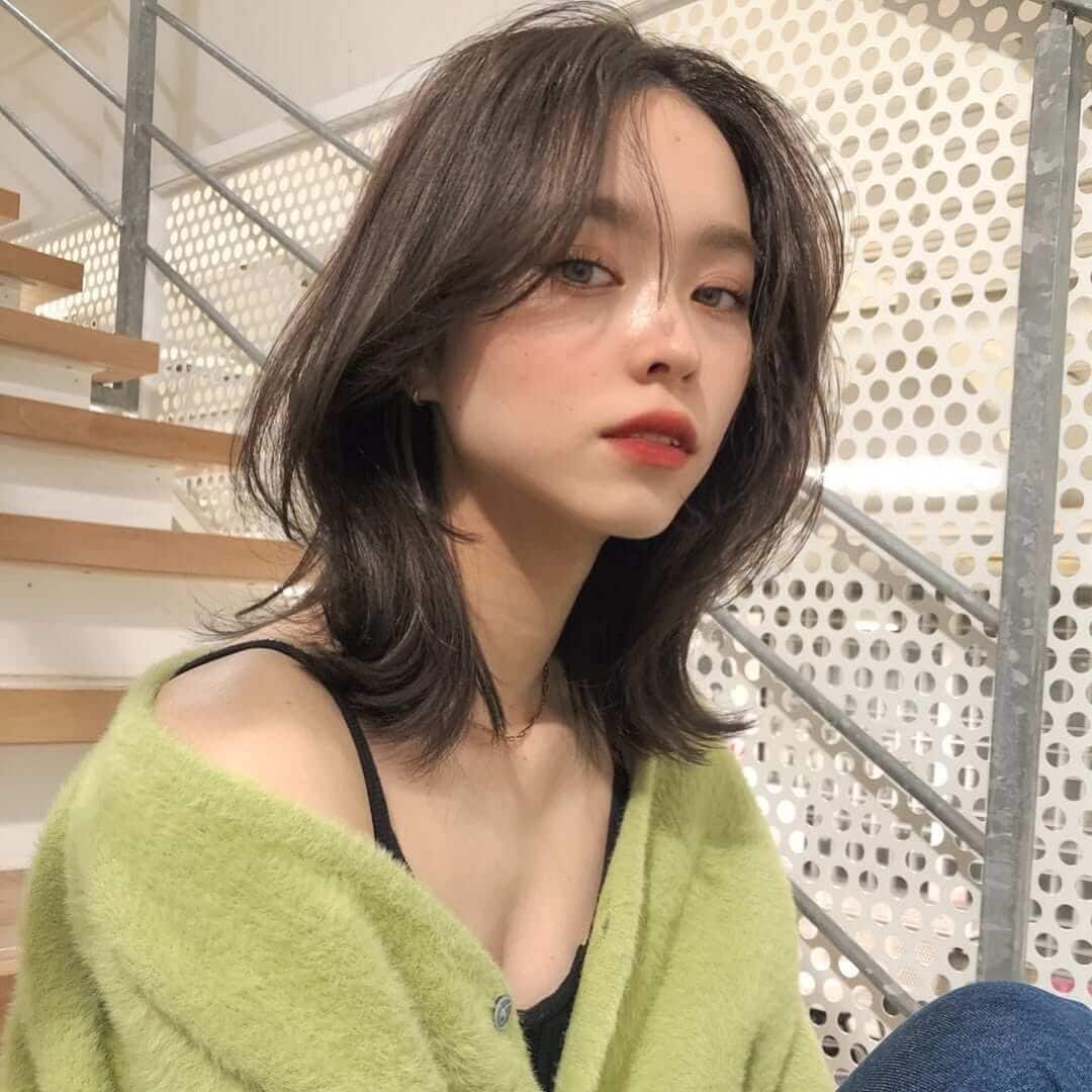 Mid-Length Black Hair With Face-Framing Layers — Classy Japan Hairstyles