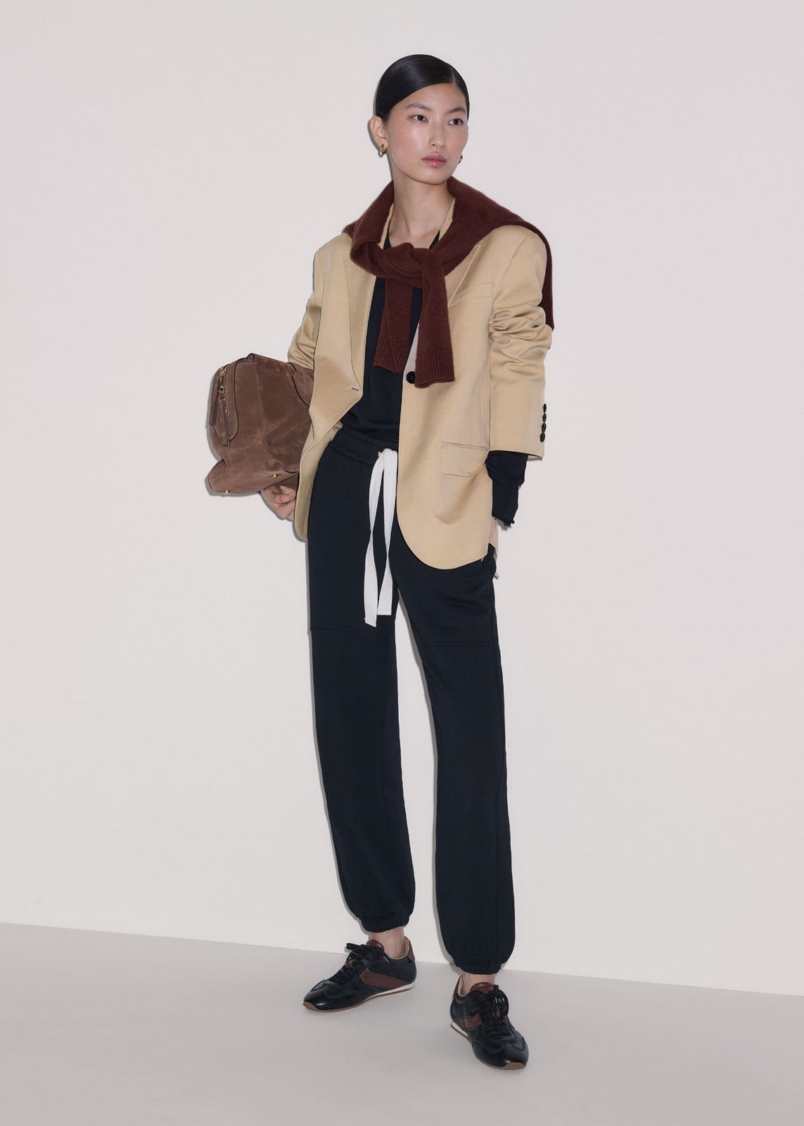 Fitted Joggers With Blazer And Scarf — Classy Joggers Outfits