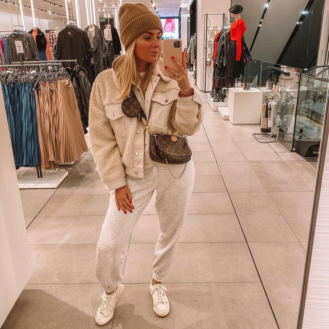 Light Grey Joggers With Cream Sherpa Jacket — Classy Joggers Outfits