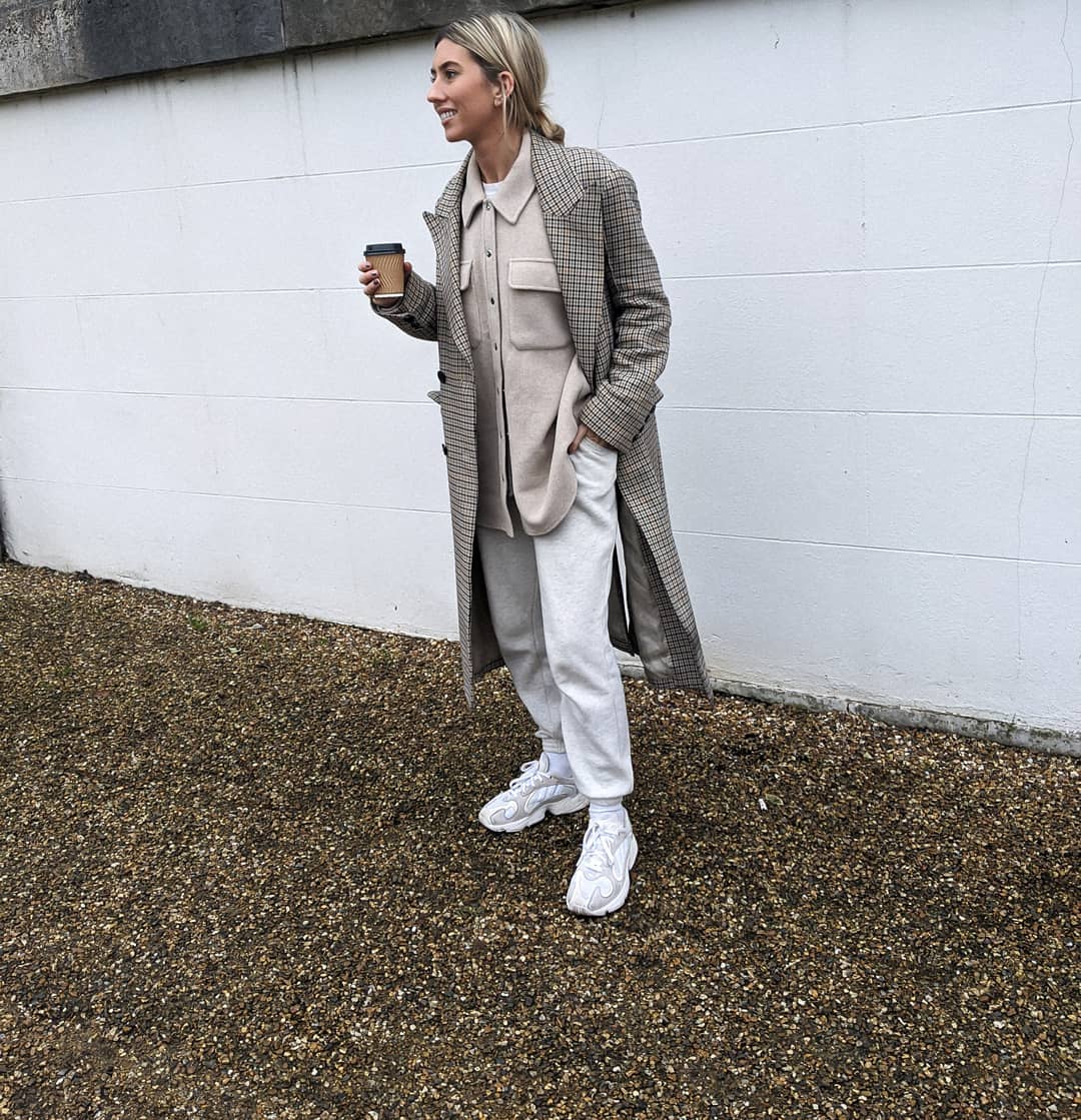 Relaxed Fit Joggers With Trench Coat — Classy Joggers Outfits