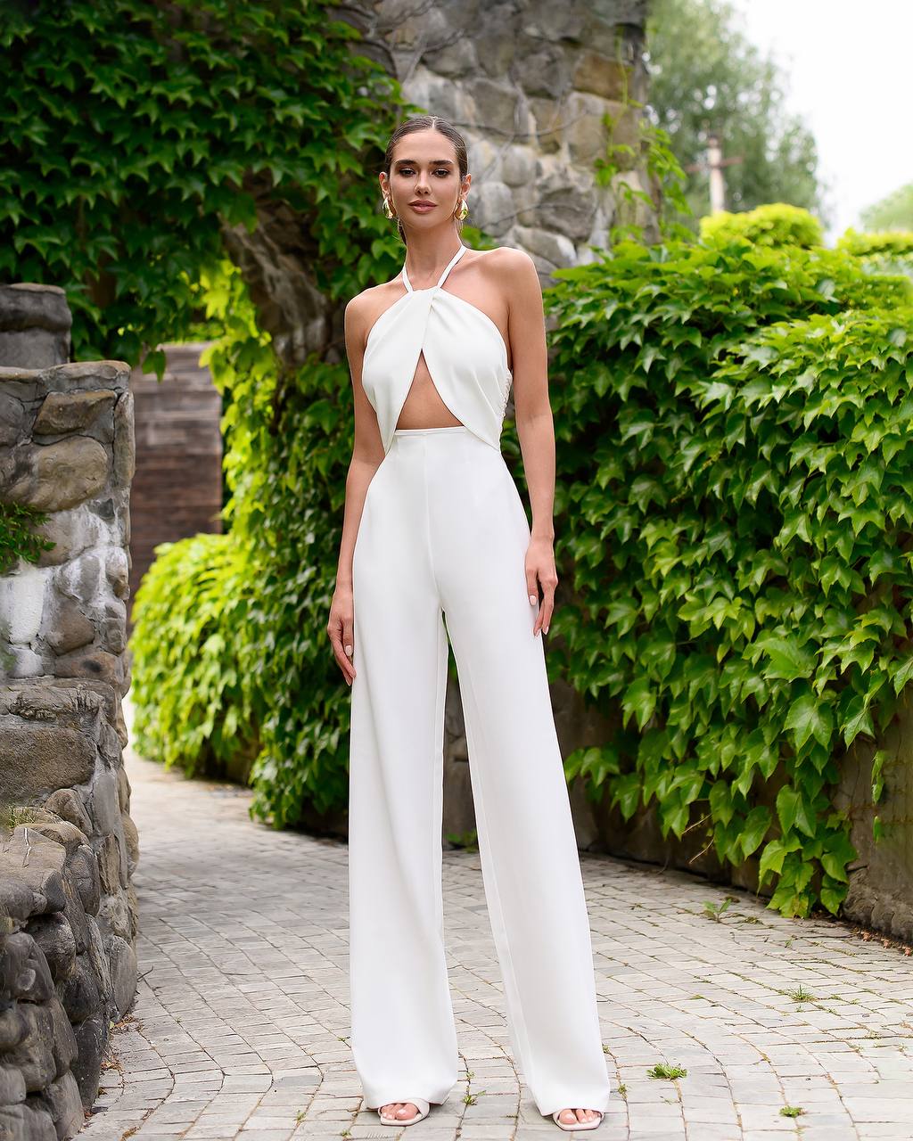 White Sleeveless Halter Jumpsuit with Cut-Out White Sleeveless Halter Jumpsuit with Cut-Out — Classy Jumpsuit Outfits