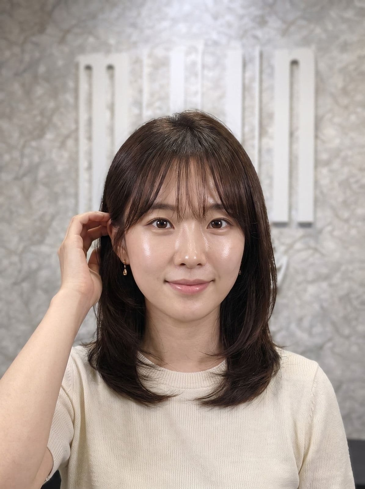 Collarbone Layered Cut With Soft Bangs, Straight — Classy Korean Haircuts