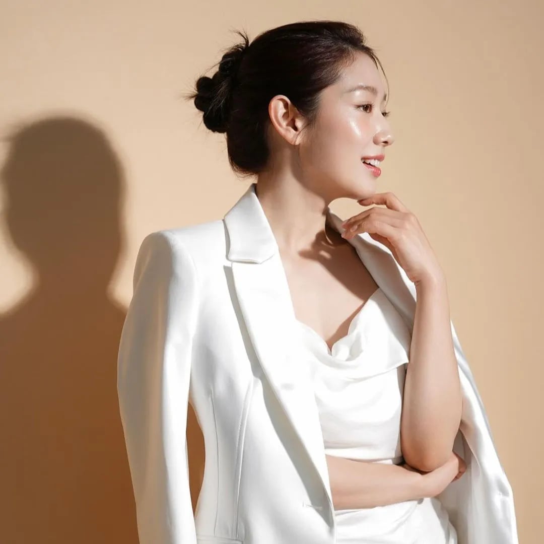 Chin-Length Sharp Bob With No Bangs — Classy Korean Haircuts
