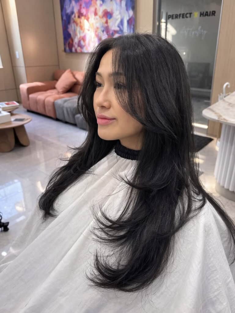 Collarbone Layered Cut With Curtain Bangs — Classy Korean Haircuts