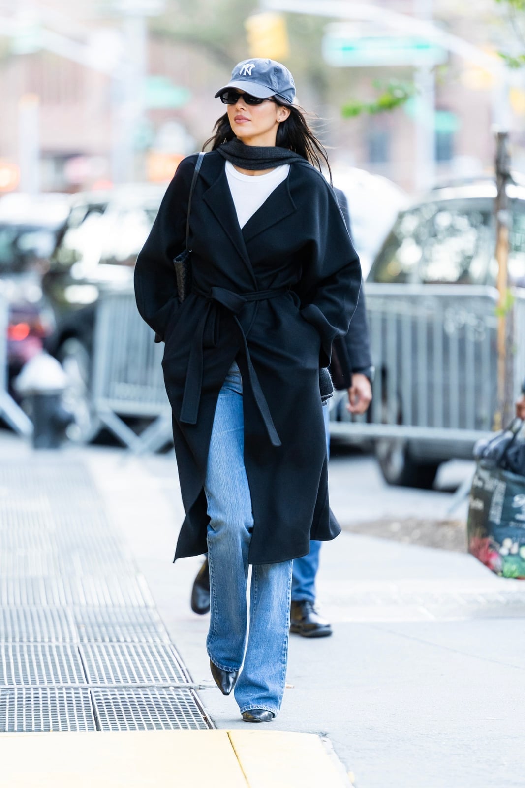 Black Trench Coat with Straight-Leg Jeans Black Trench Coat with Straight-Leg Jeans — Classy La Outfits