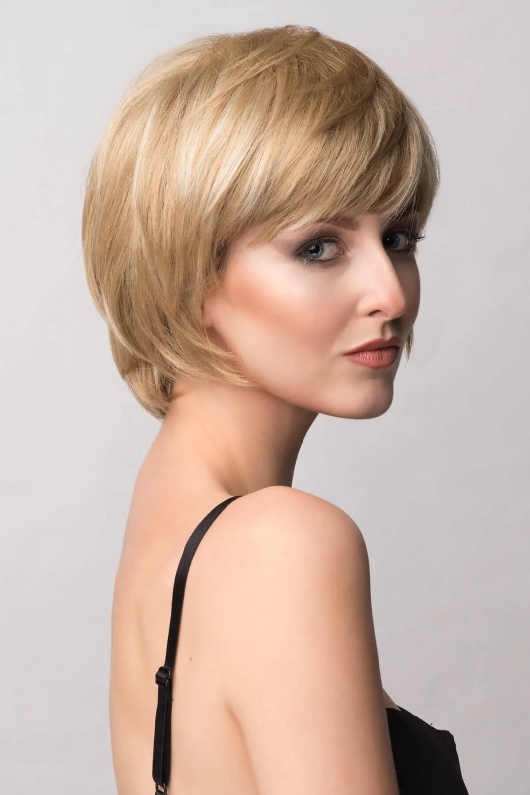 Short Ash Blonde Pixie Bob With Side Bangs Short Ash Blonde Pixie Bob With Side Bangs — Classy Layers Wig
