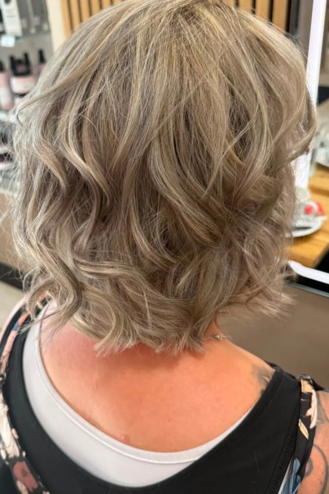 Collarbone Layers With Ash Blonde Highlights Collarbone Layers With Ash Blonde Highlights — Classy Layers Wig
