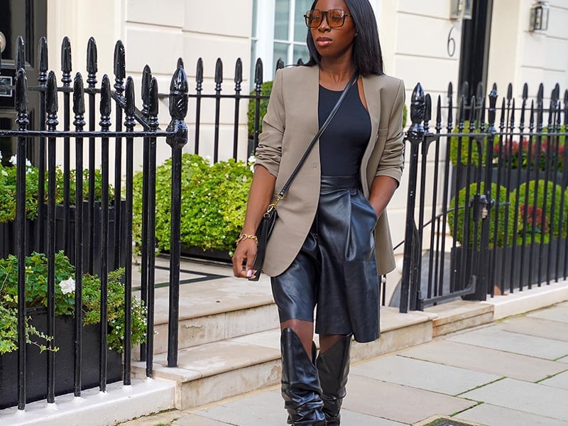 Leather Bermuda Shorts with Oversized Blazer and Knee-High Boots Leather Bermuda Shorts with Oversized Blazer and Knee-High Boots — Classy Leather Outfits