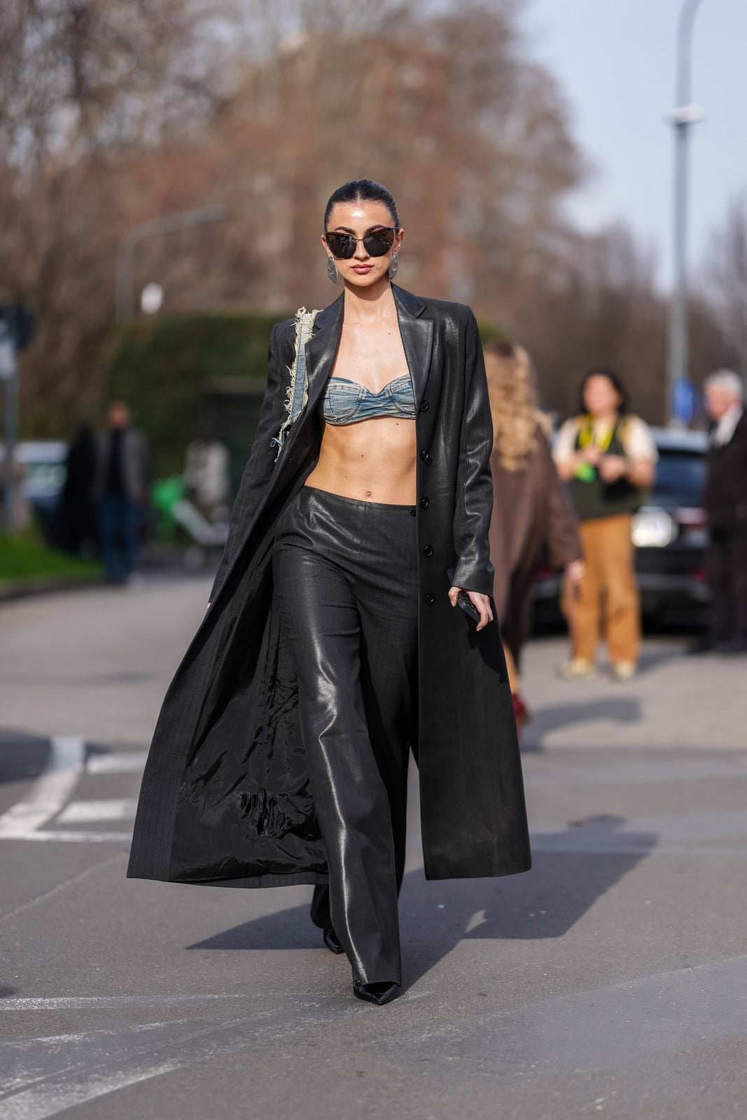 Wide Leg Leather Pants With Denim Bra Top And Trench Coat — Classy Leather Pants Outfits