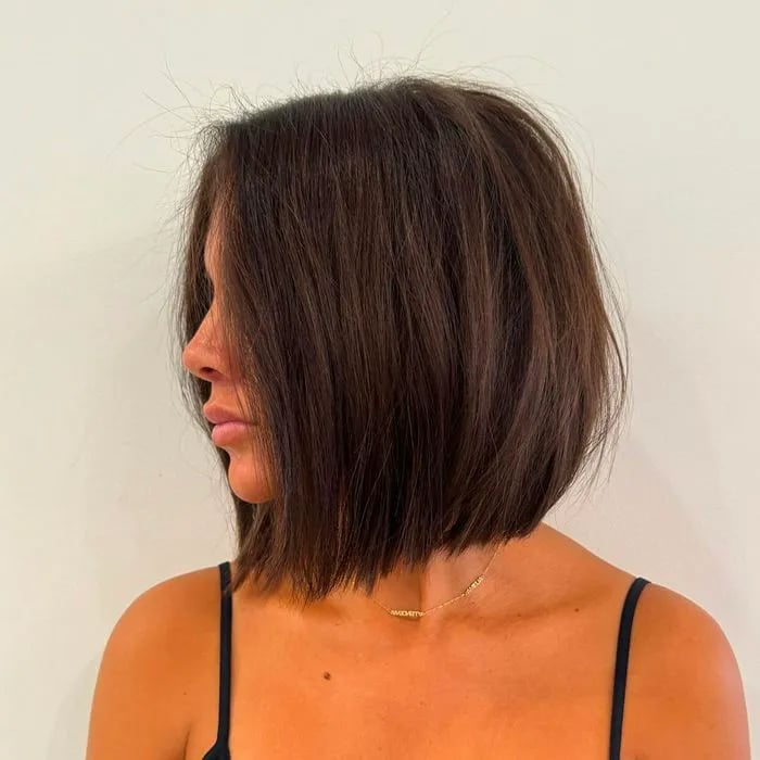 Sharp Collarbone Bob With Inward Curl, Close-Up Take Sharp Collarbone Bob With Inward Curl, Close-Up Take — Classy Length Hair
