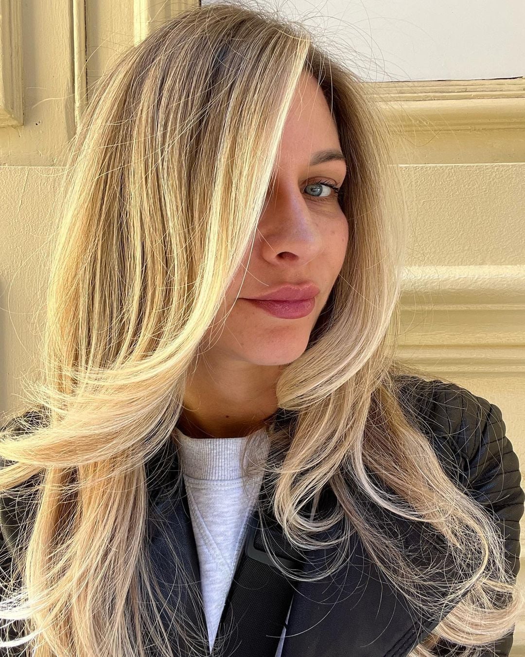 Shoulder Length Blonde With Face-Framing Layers, Wavy Shoulder Length Blonde With Face-Framing Layers, Wavy — Classy Length Hair