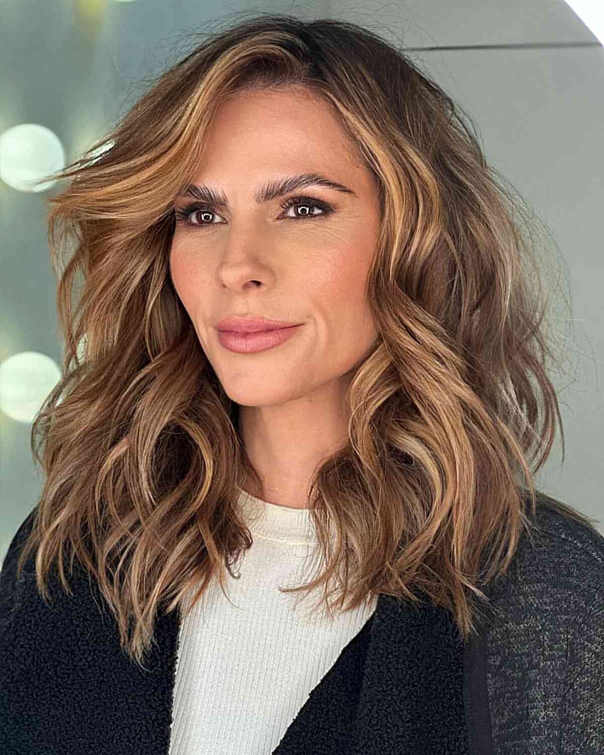 Collarbone Layers With Dark Blonde Sun-Kissed Highlights Collarbone Layers With Dark Blonde Sun-Kissed Highlights — Classy Length Hair
