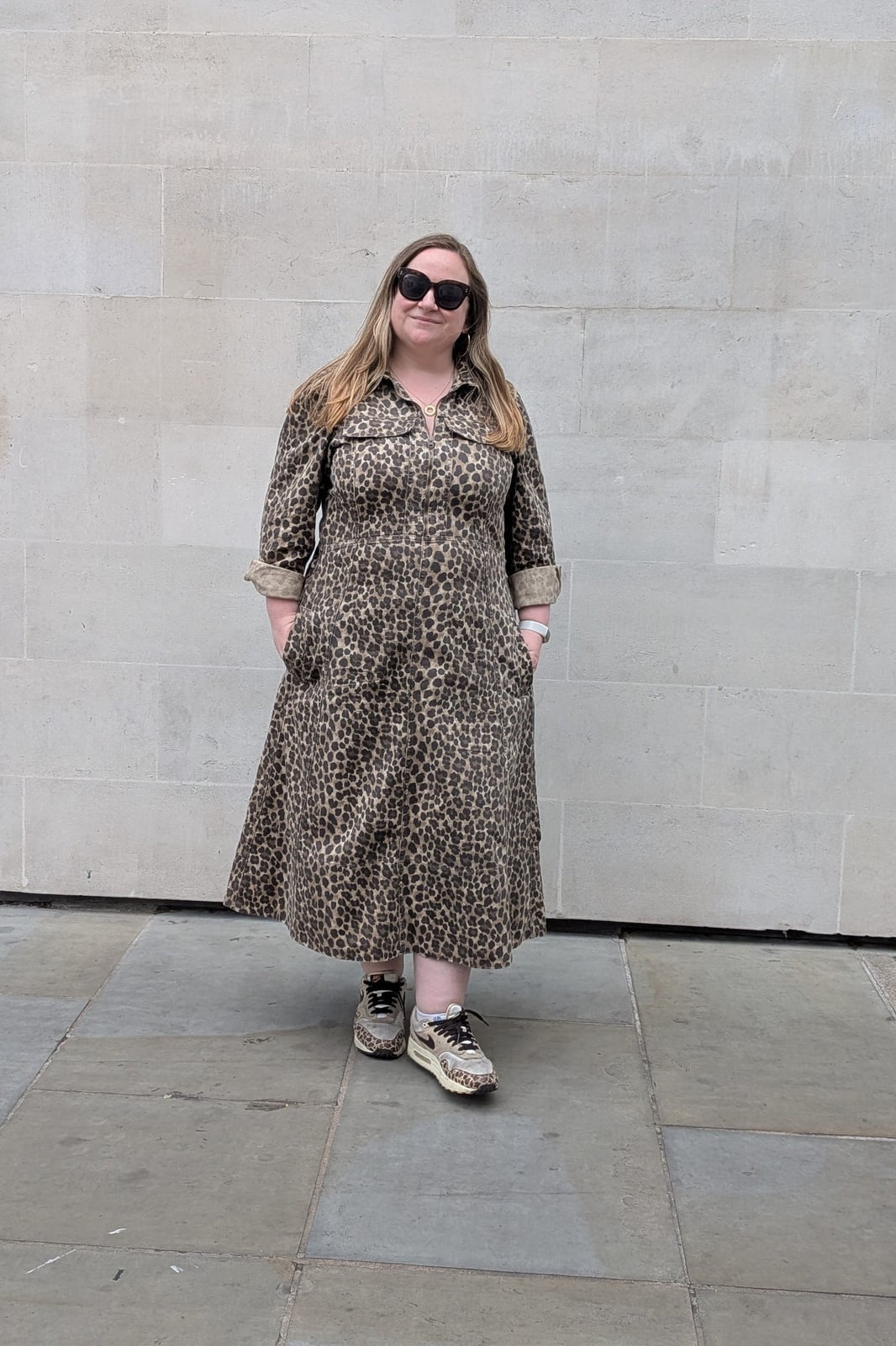 Leopard Denim Dress with Sneakers Leopard Denim Dress with Sneakers — Classy Leopard Outfits