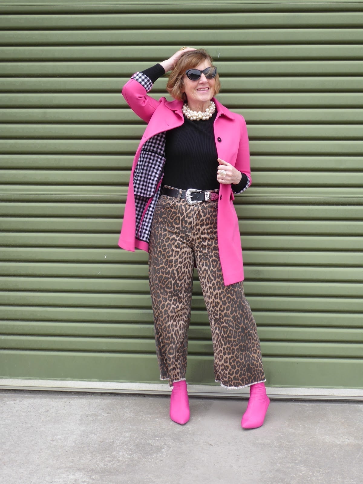 Leopard Trousers with Bright Pink Trench Coat Leopard Trousers with Bright Pink Trench Coat — Classy Leopard Outfits