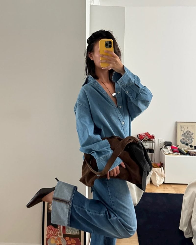 Light Blue Wide Leg Jeans with Oversized Denim Shirt Light Blue Wide Leg Jeans with Oversized Denim Shirt — Classy Light Blue Jeans Outfits