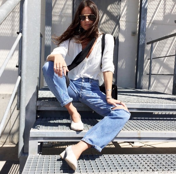 Relaxed Fit Light Blue Jeans with Rolled Cuffs and White Unbuttoned Relaxed Fit Light Blue Jeans with Rolled Cuffs and White Unbuttoned — Classy Light Blue Jeans Outfits