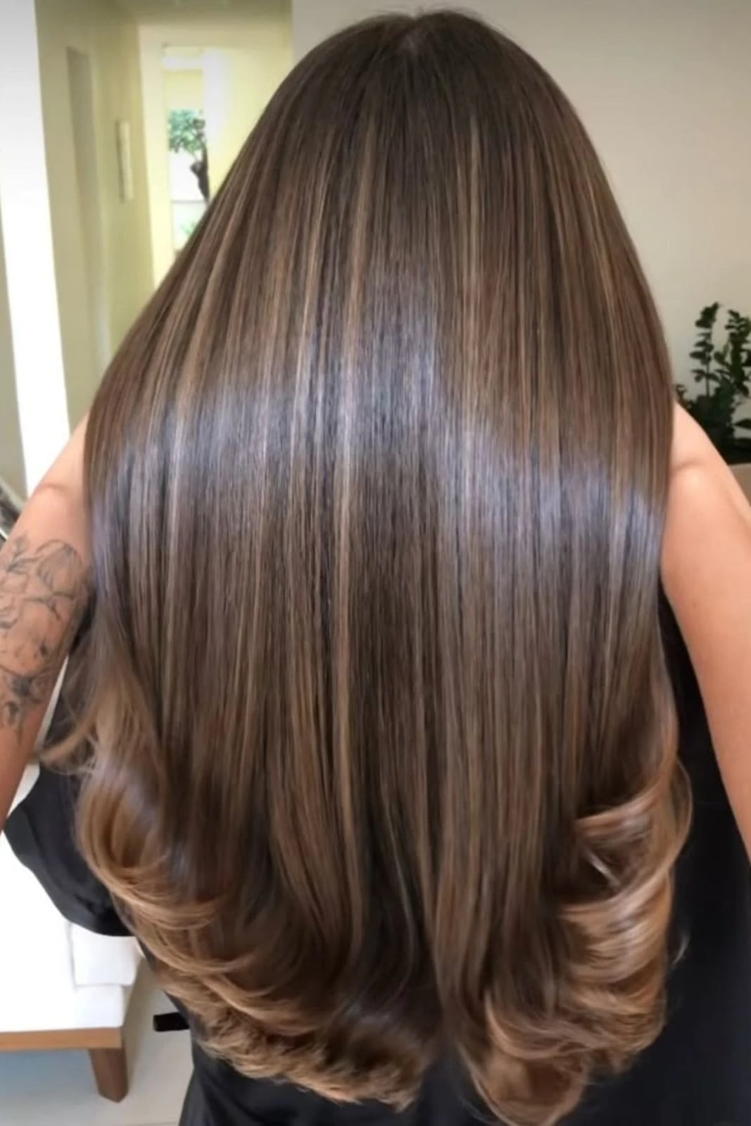 Mid-Back Straight Hair With Caramel Balayage, Layers — Classy Light Brown Balayage