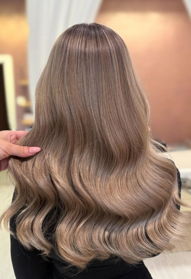 Mid-Back Hair With Mushroom Beige Balayage — Classy Light Brown Balayage