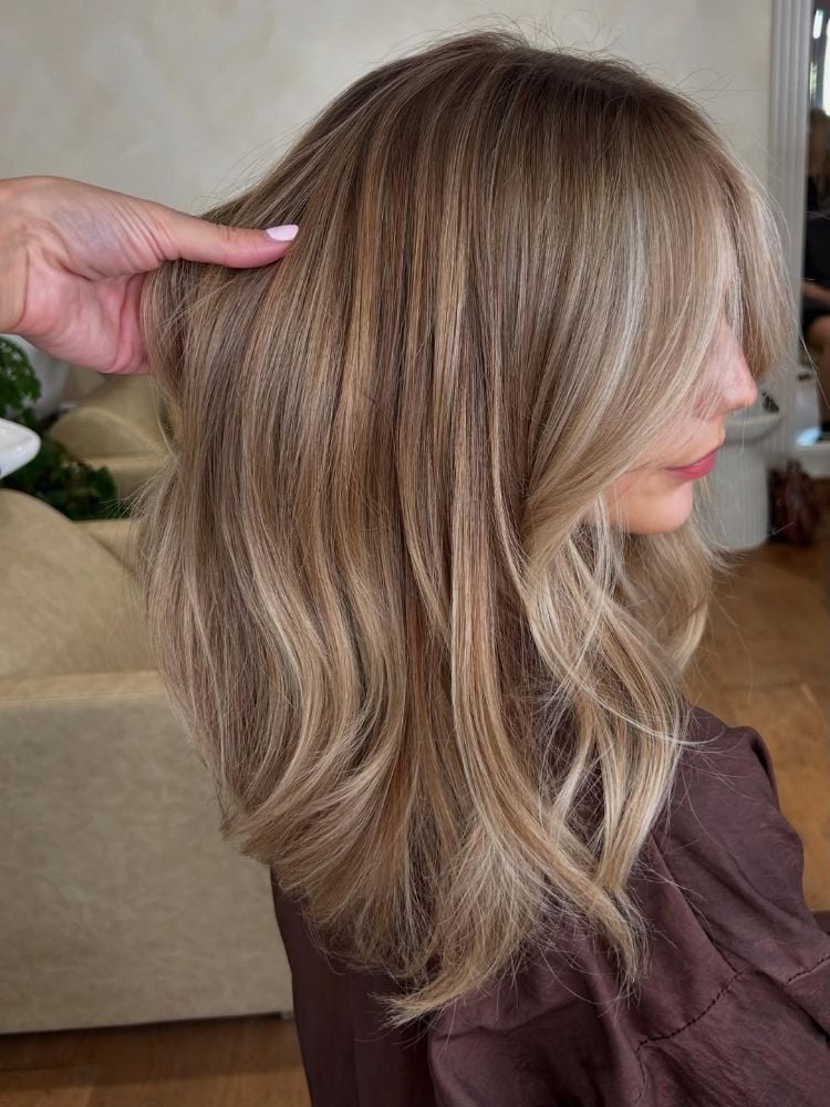 Collarbone Wavy Blowout With Curtain Bangs — Classy Light Brown Hair with Blonde