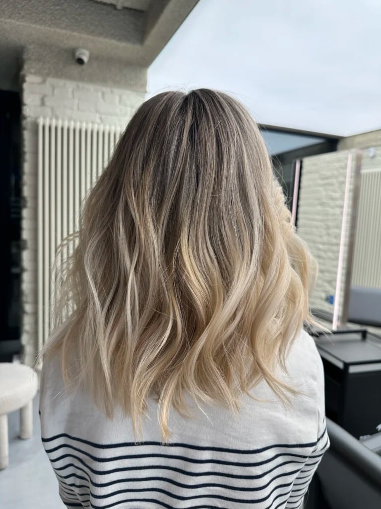 Collarbone Wavy Blowout With Blonde Balayage — Classy Light Brown Hair with Blonde