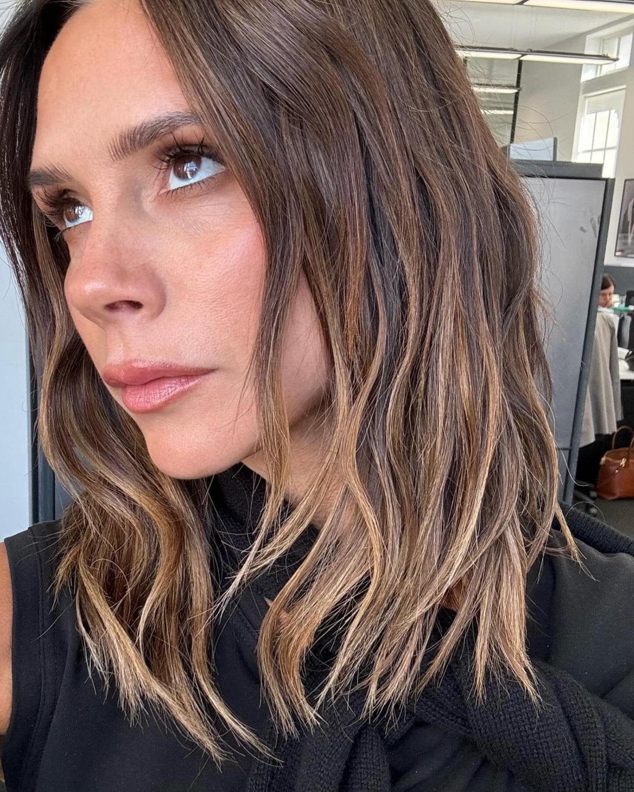 Collarbone Cut With Face-Framing Layers, Close-Up Take — Classy Long Bob