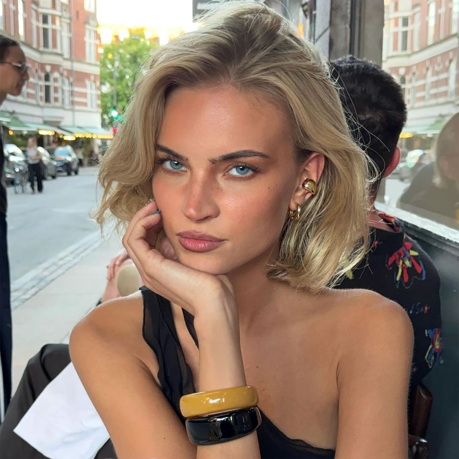 Blunt Chin Bob With Textured Ends — Classy Long Bob