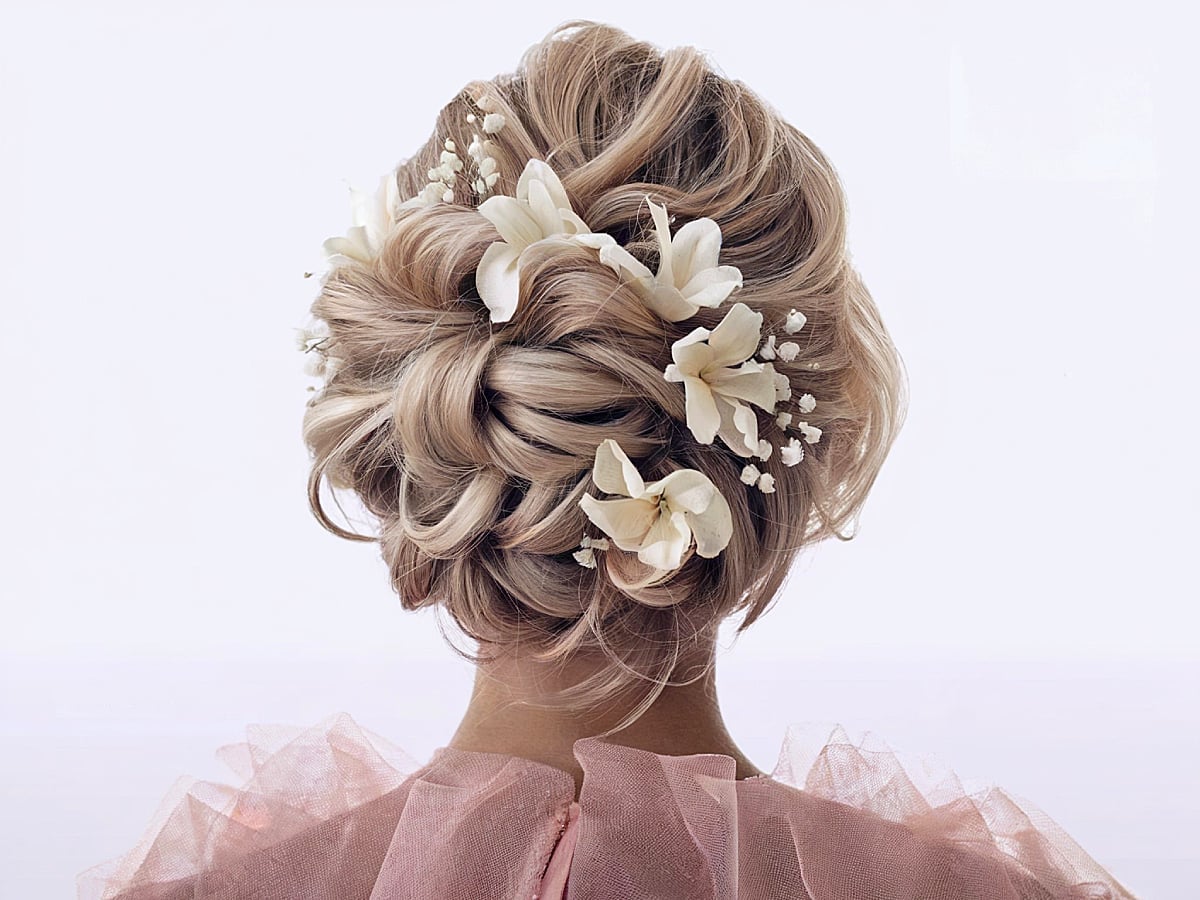 Ash Blonde Chignon With Flowers And Pearls Ash Blonde Chignon With Flowers And Pearls — Classy Loose Updo