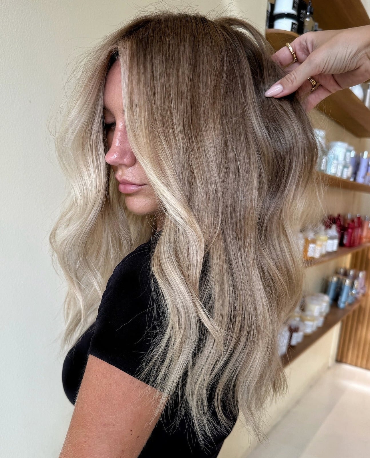 Blonde With Darker Lowlights And Face-Framing Bangs Blonde With Darker Lowlights And Face-Framing Bangs — Classy Lowlights for Blondes