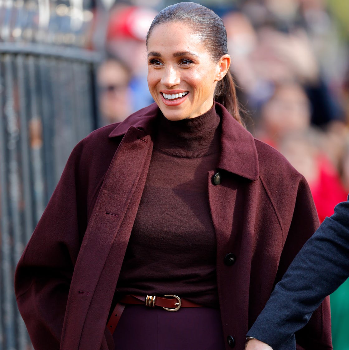 Oversized Maroon Coat and Trousers Oversized Maroon Coat and Trousers — Classy Maroon Outfits