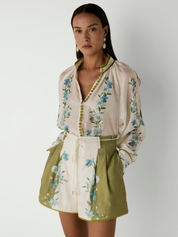 Cream Floral Print Blouse and Wide-Leg Shorts for Daytime Event Cream Floral Print Blouse and Wide-Leg Shorts for Daytime Event — Classy Matching Set Outfits