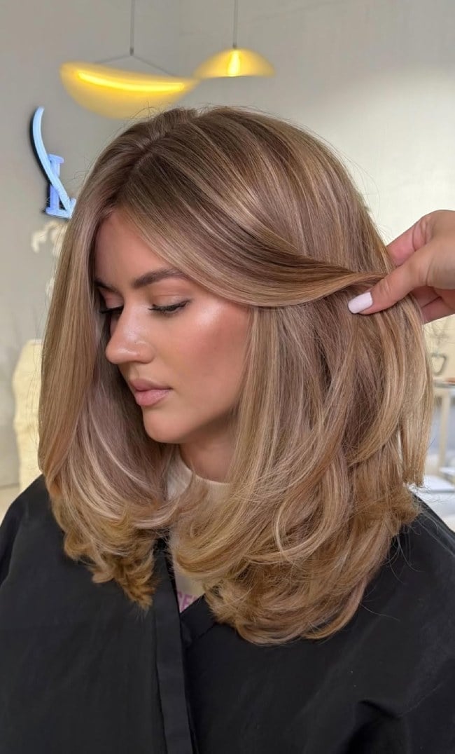 Collarbone Butterfly Cut With Curtain Bangs — Classy Medium Length Haircuts