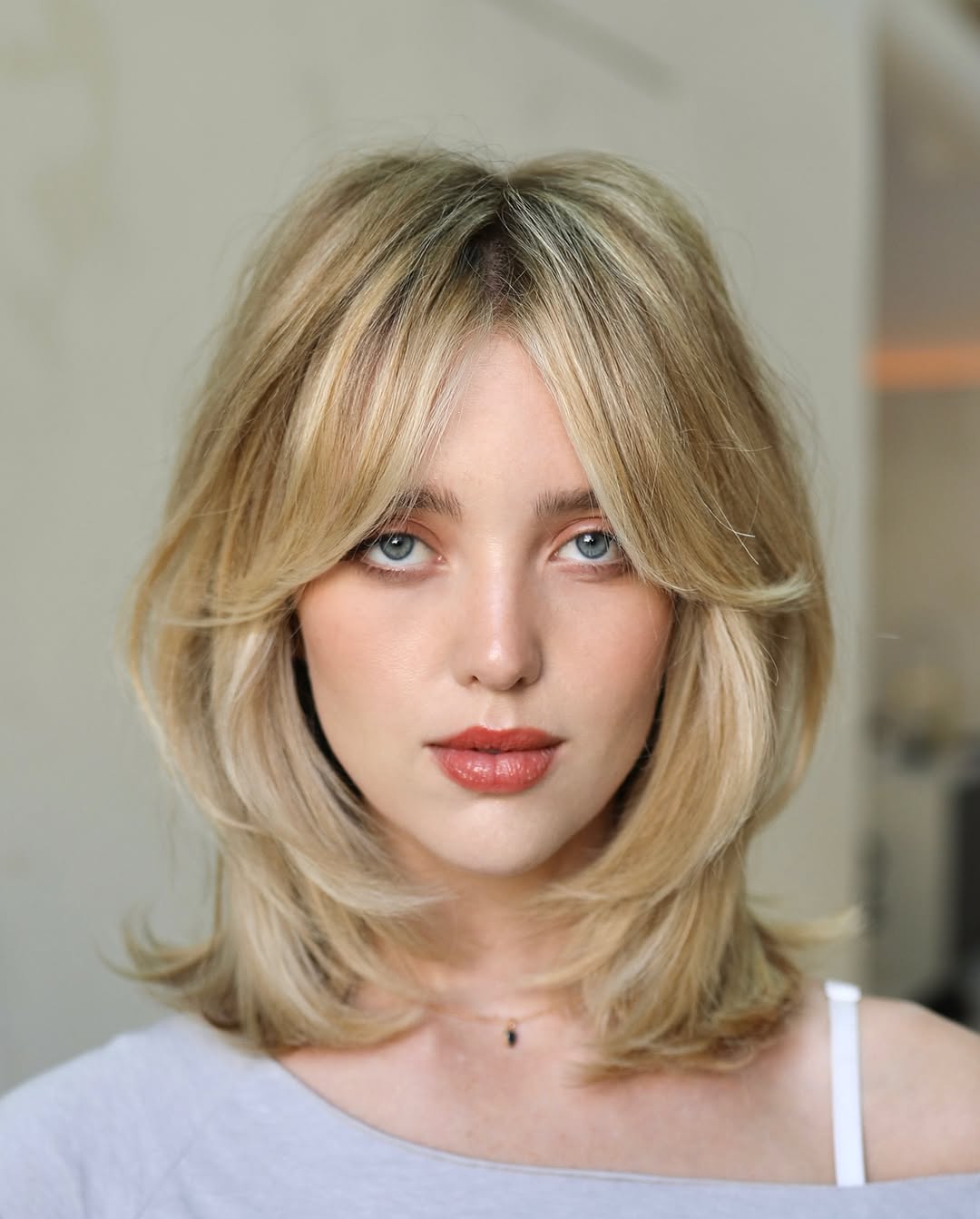 Collarbone Layered Lob With Honey Highlights — Classy Medium Length Haircuts