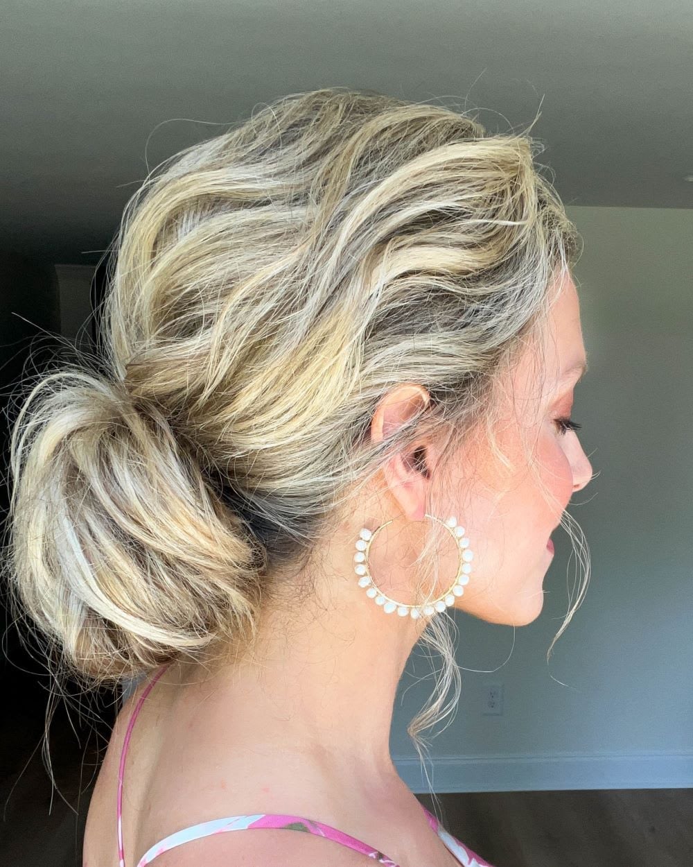 Ash Blonde Messy Bun With Wispy Bangs Ash Blonde Messy Bun With Wispy Bangs — Classy Messy Bun Outfit