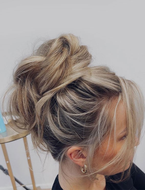 Voluminous Blonde Messy Bun With Wispy Bangs, Wavy Voluminous Blonde Messy Bun With Wispy Bangs, Wavy — Classy Messy Bun Outfit