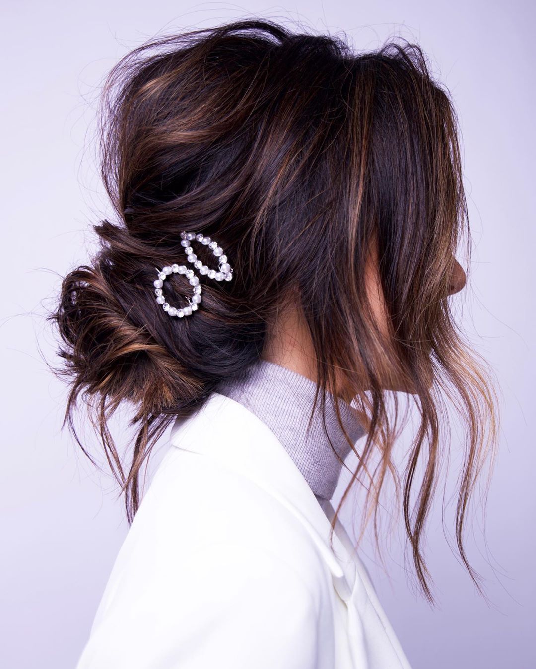 Side Messy Bun With Pearl Clips Side Messy Bun With Pearl Clips — Classy Messy Bun Outfit