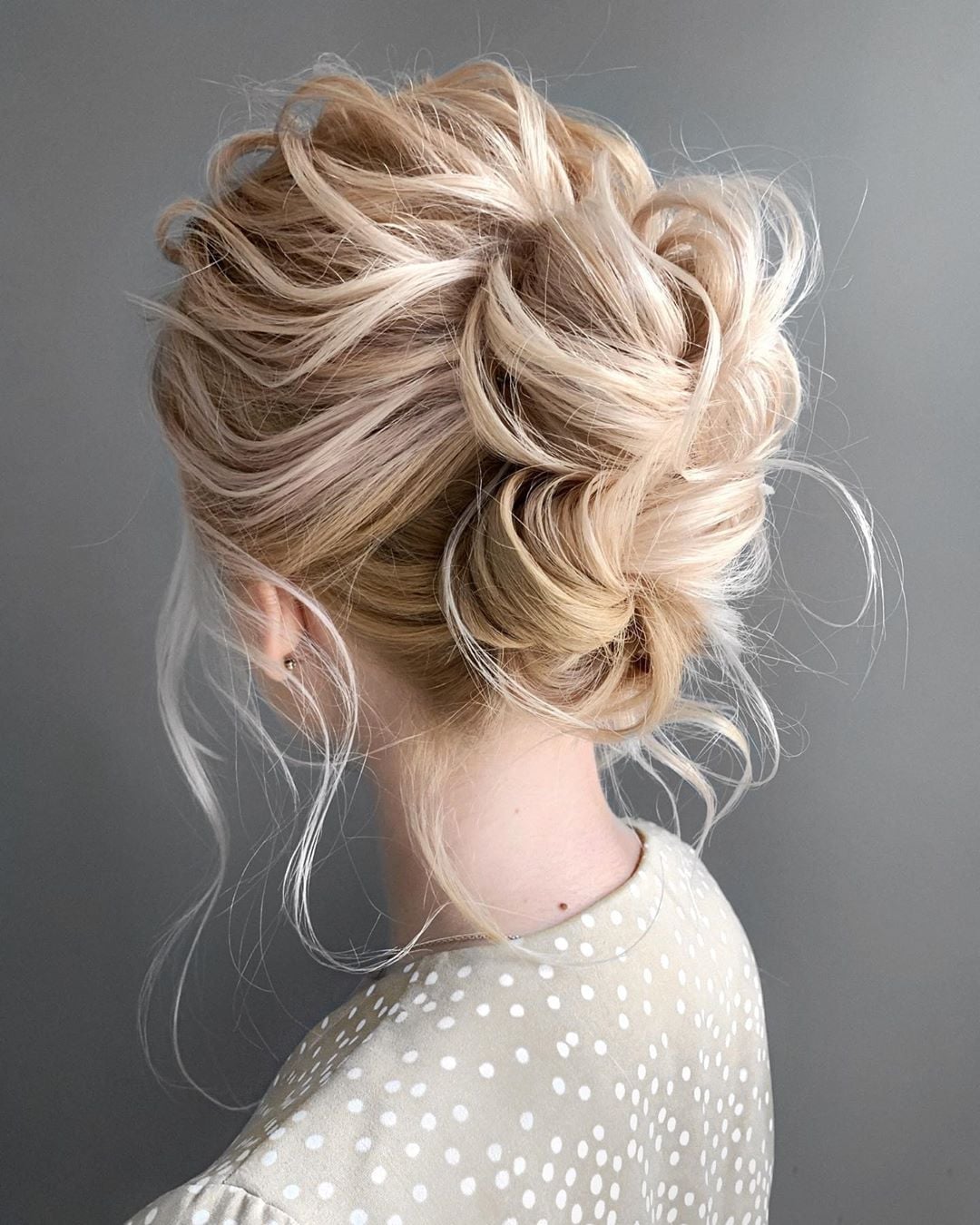 Platinum Blonde Voluminous Messy Bun Platinum Blonde Voluminous Messy Bun — Classy Messy Bun Outfit