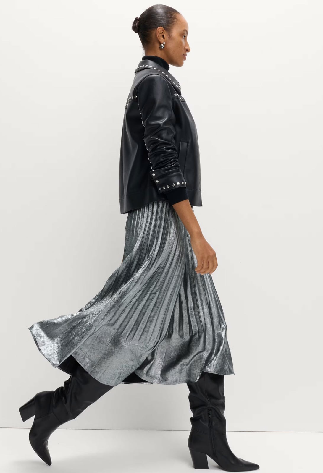 Silver Metallic Pleated Skirt with Leather Jacket Silver Metallic Pleated Skirt with Leather Jacket — Classy Metallic Outfits